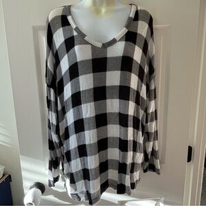 Old Navy Maternity vneck black and white plaid sweater size XL